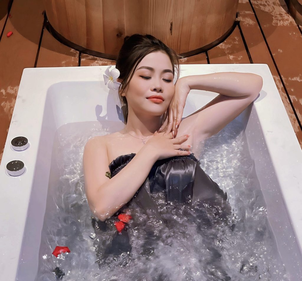 Ngâm bồn jacuzzi